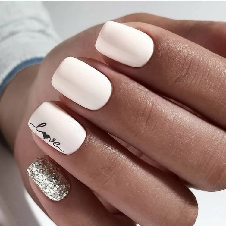 Белый маникюр на короткие ногти