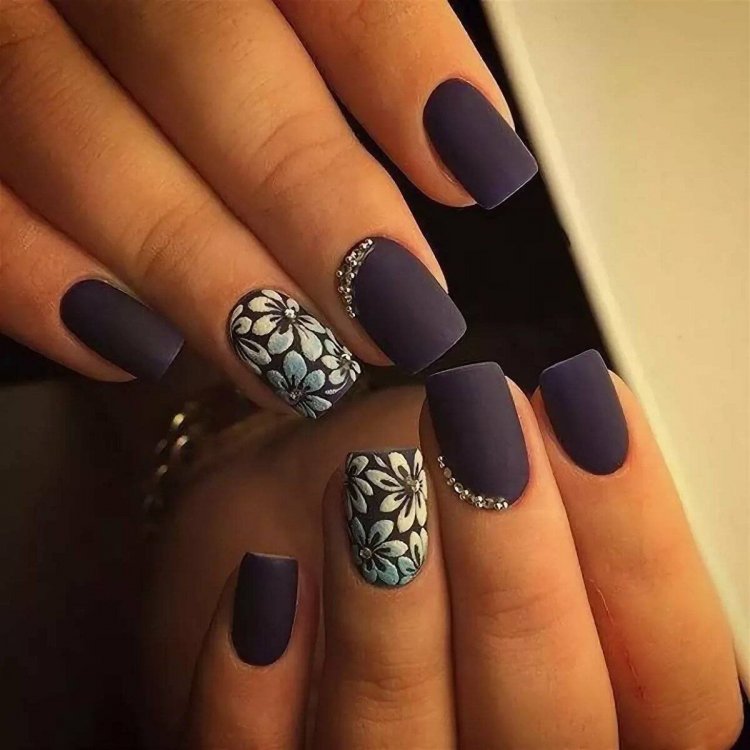 Маникюр в коричневых тонах