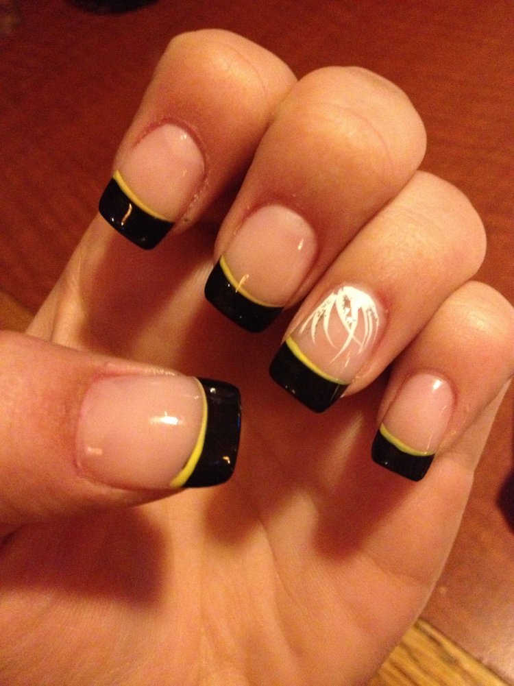 Маникюр хоккейный трактор