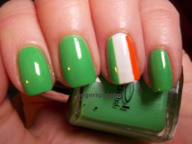 Манікюр з італійським прапором