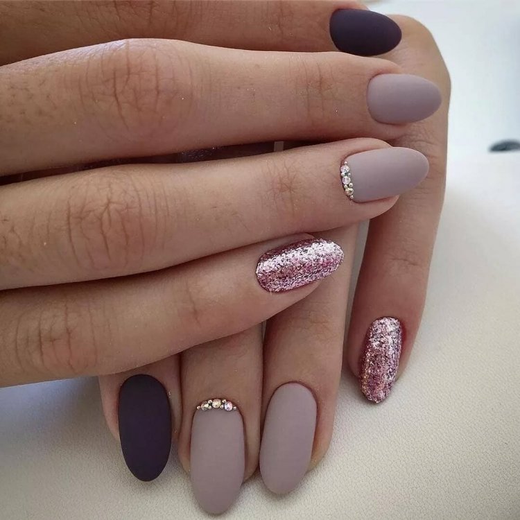 Манікюр на короткі оваль нігті