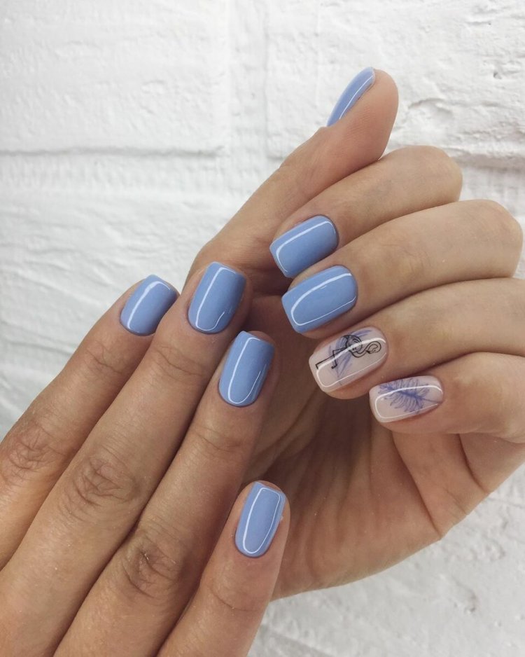 Маникюр нежно голубого цвета