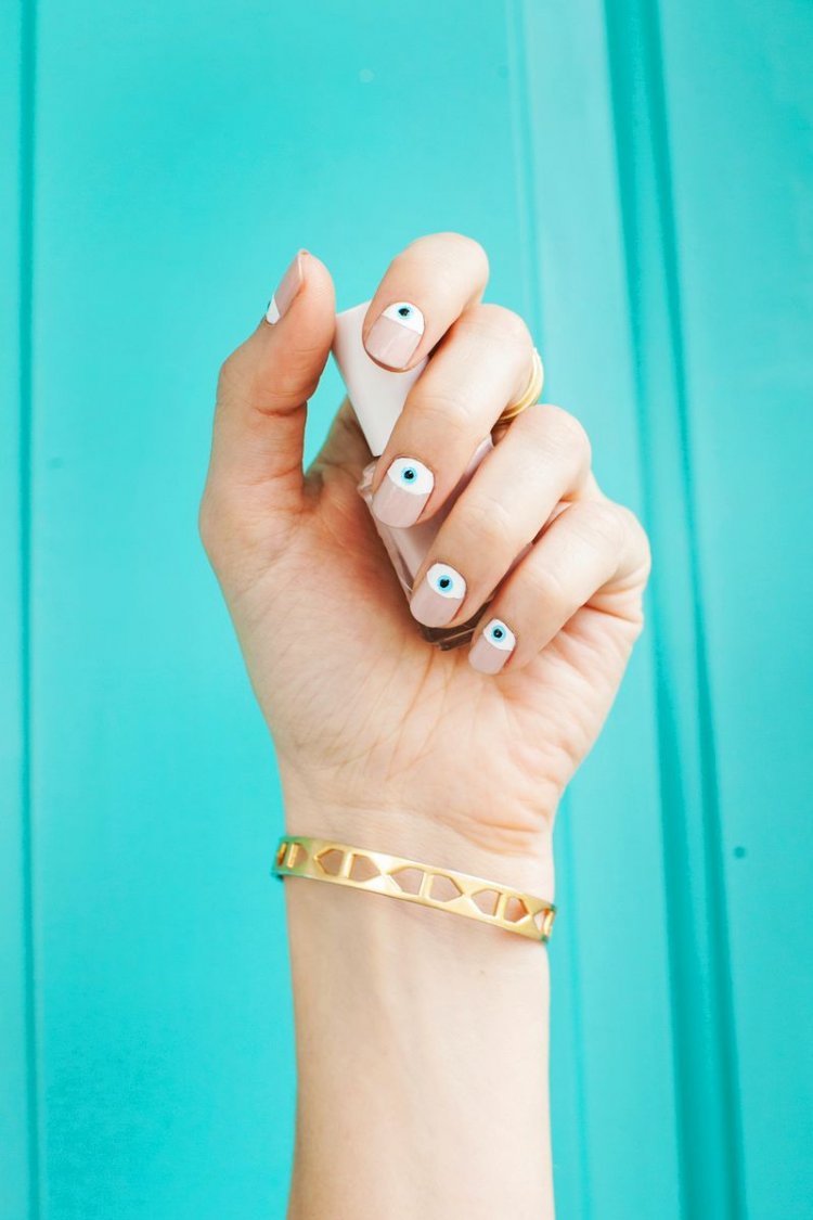 Манікюр із турецьким оком