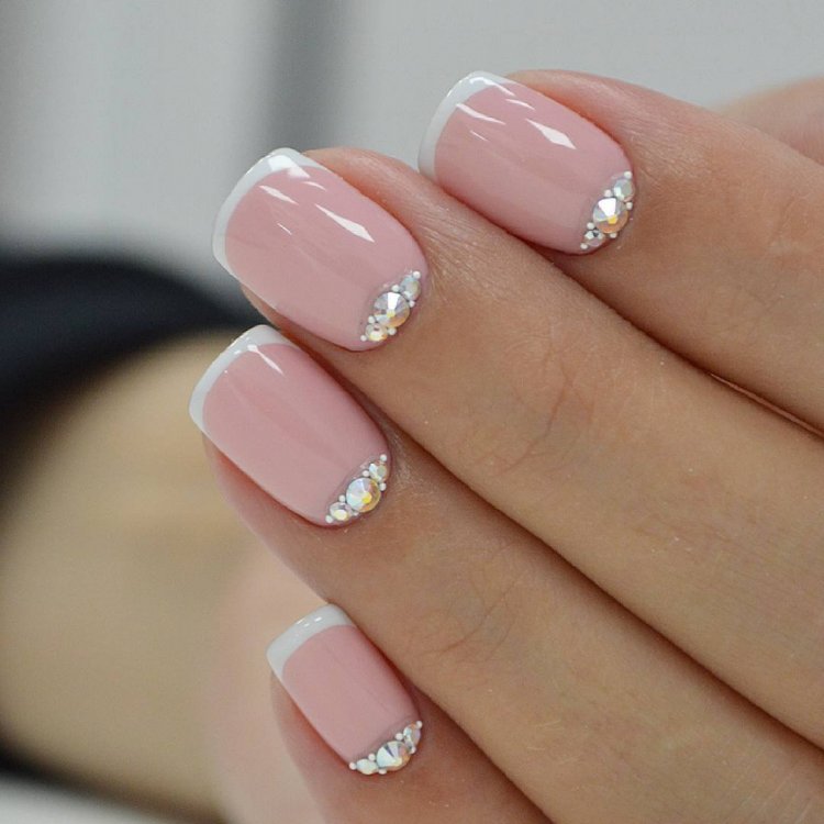 Маникюр сиреневый с розовым нежный