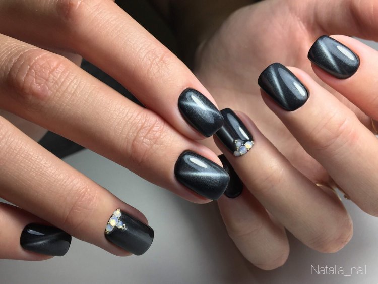 Маникюр кошачий глаз черный