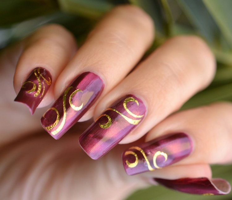 Малюнки на нігтях