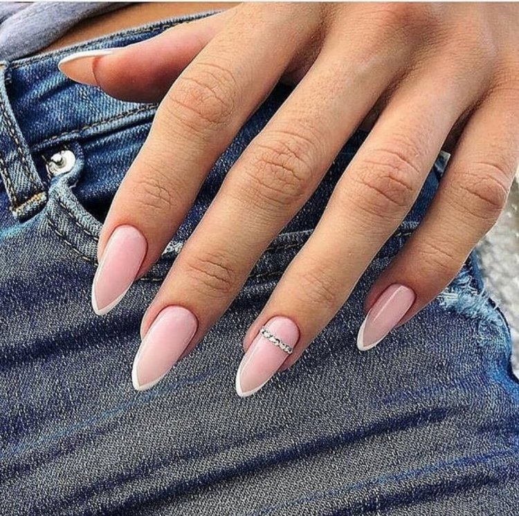 Френч на мигдалеподібних 2021