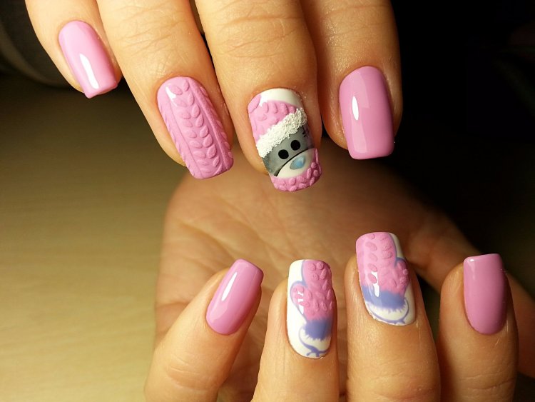 Вязаный маникюр розовый