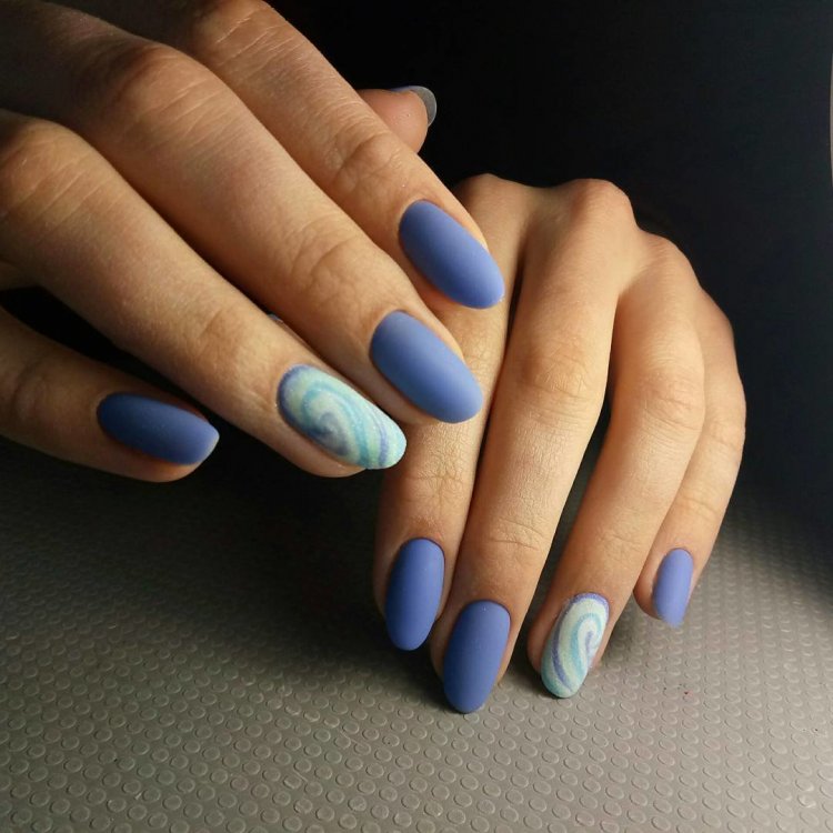 Манікюр у блакитних тонах