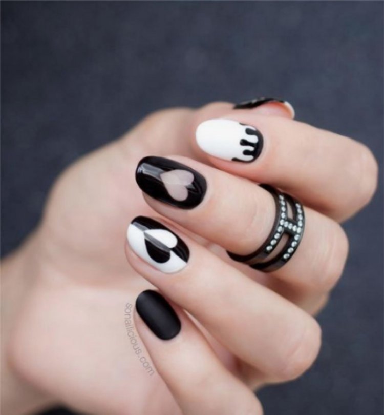 Черно белый маникюр
