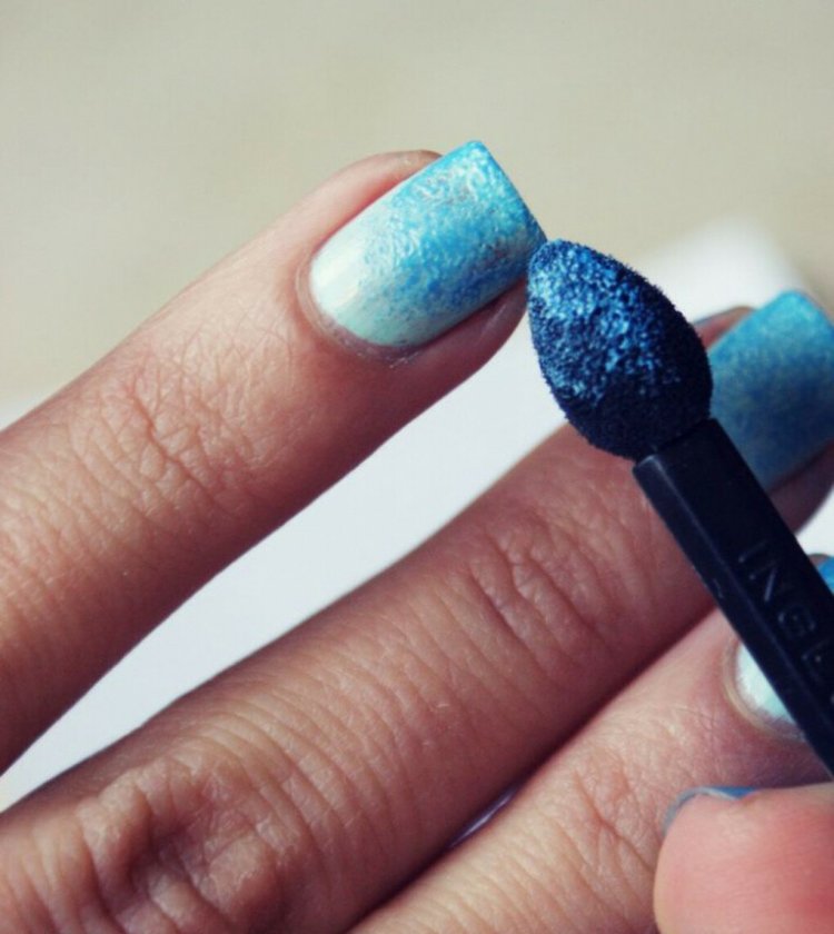 Манікюр із губкою на короткі нігті