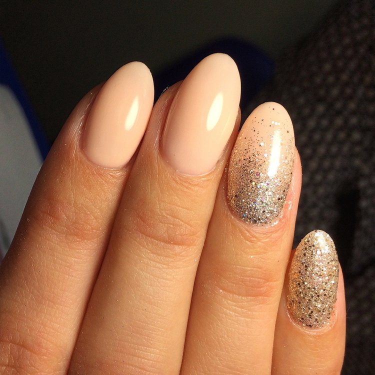 Бежевый маникюр