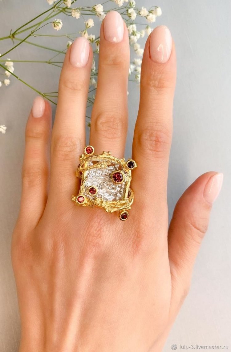 Маникюр под Гранатовое кольцо