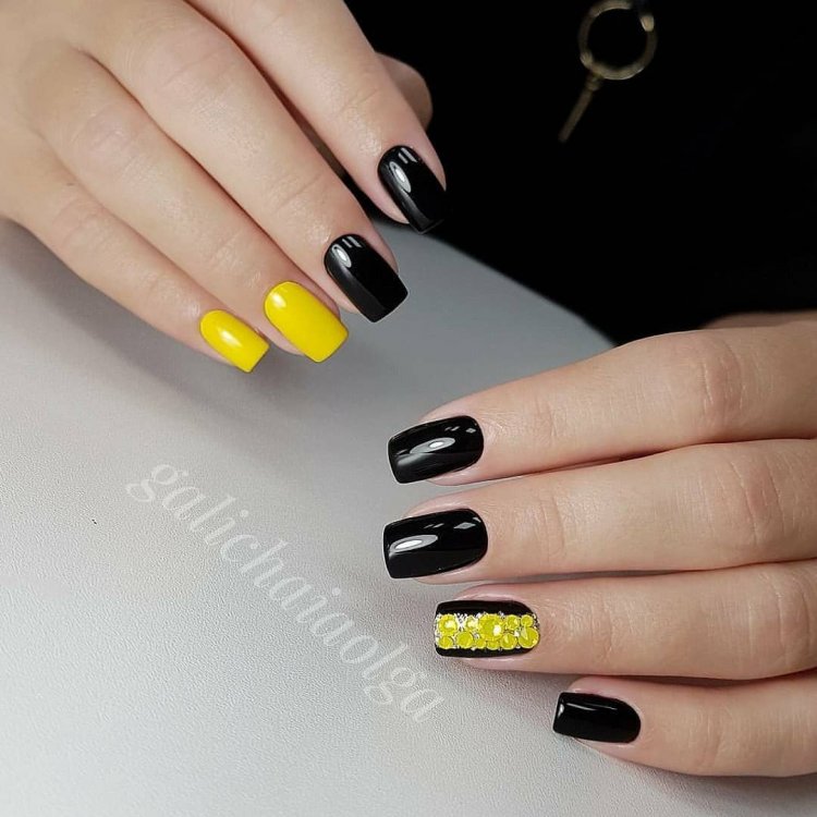 Ногти желтые с черным