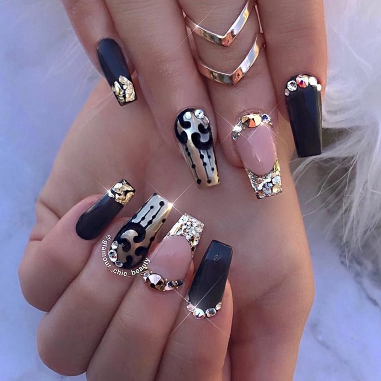 Ногти с крестом