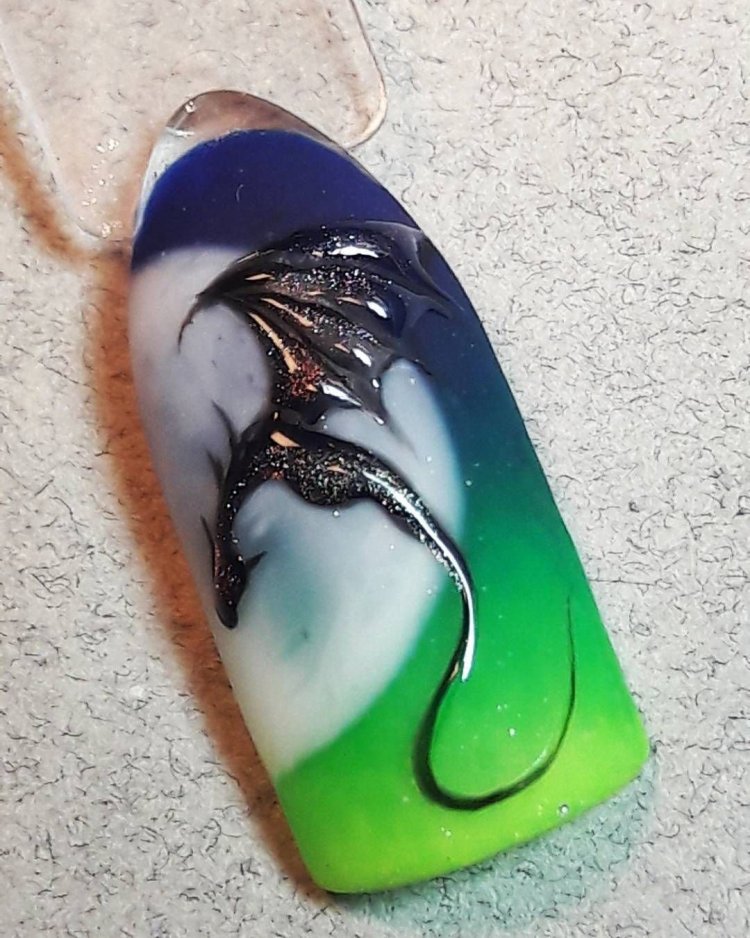 Маникюр с изображением ящерицы