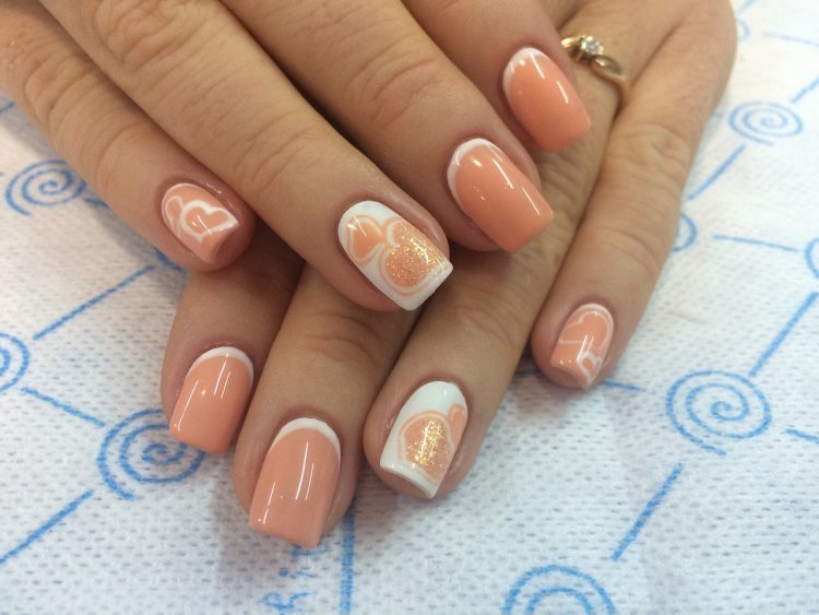 Маникюр френч персиковый