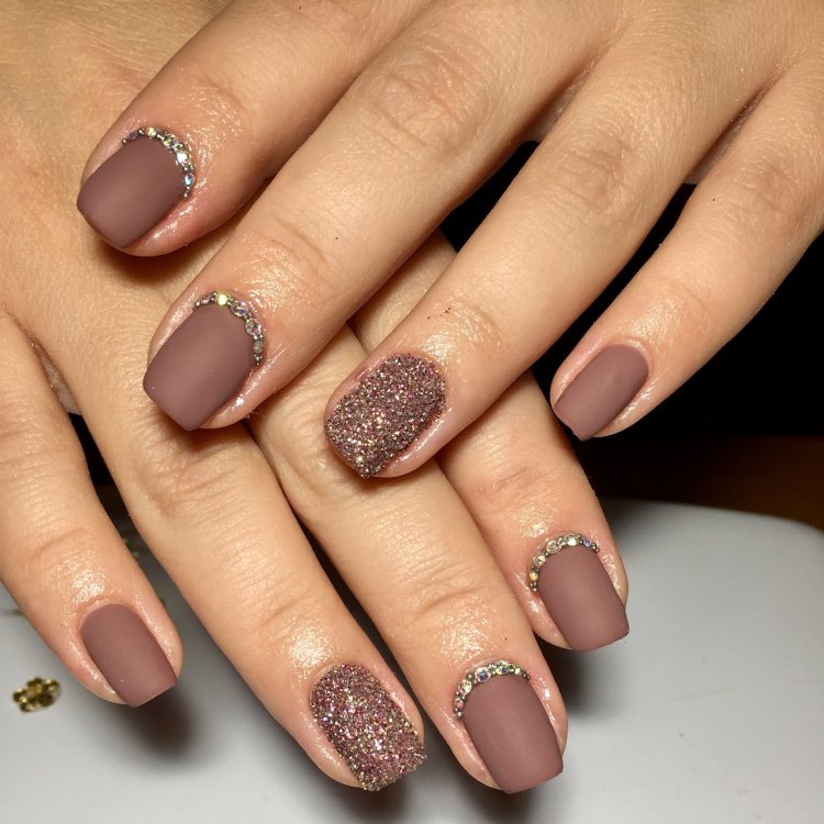 Элегантный маникюр на коротких ногтях