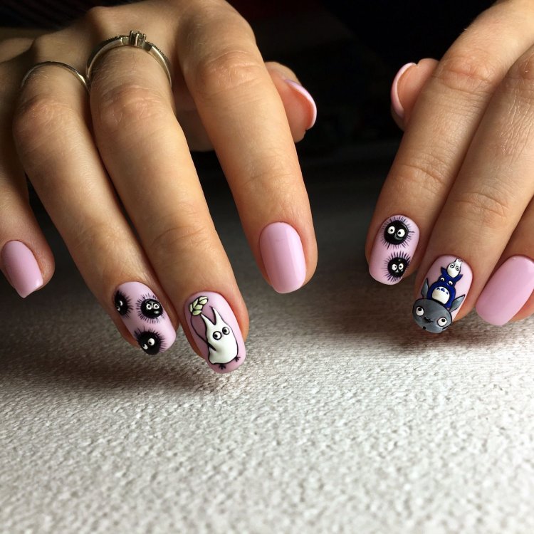 Красивый маникюр с мультяшками