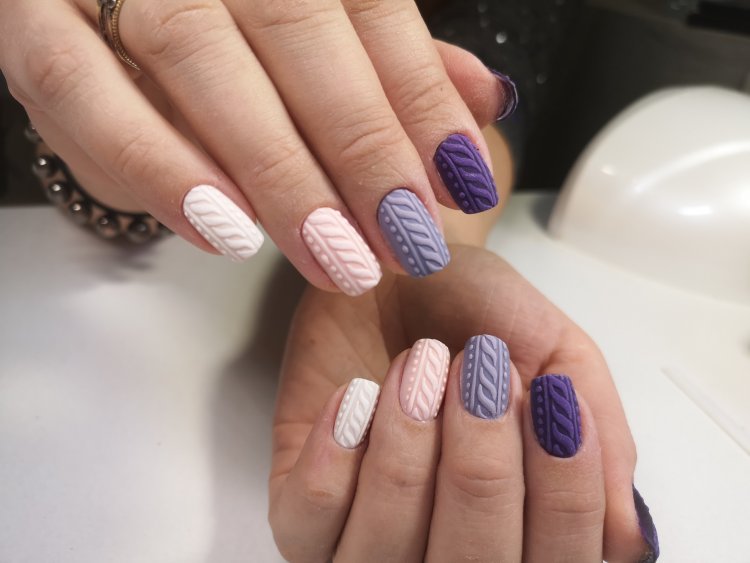 Матовый вязаный маникюр