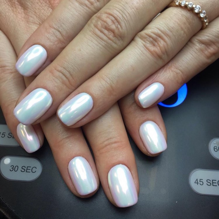 Голубой маникюр с втиркой