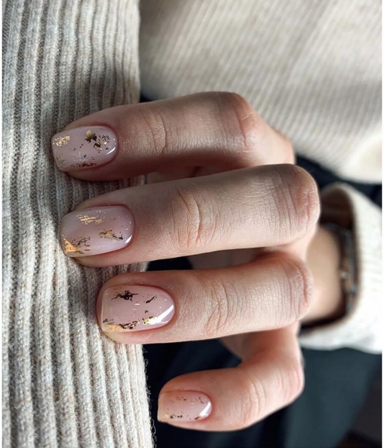 Маникюр на короткие ногти нюдовые