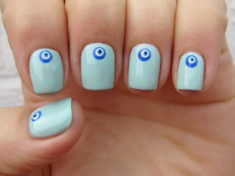 Манікюр від пристріту