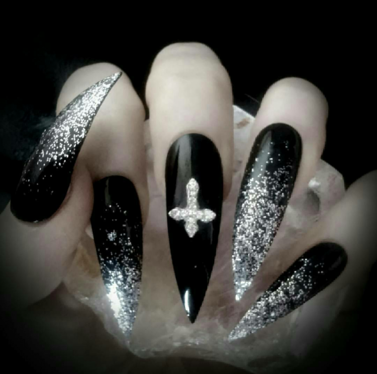 Черно белый маникюр на длинные ногти