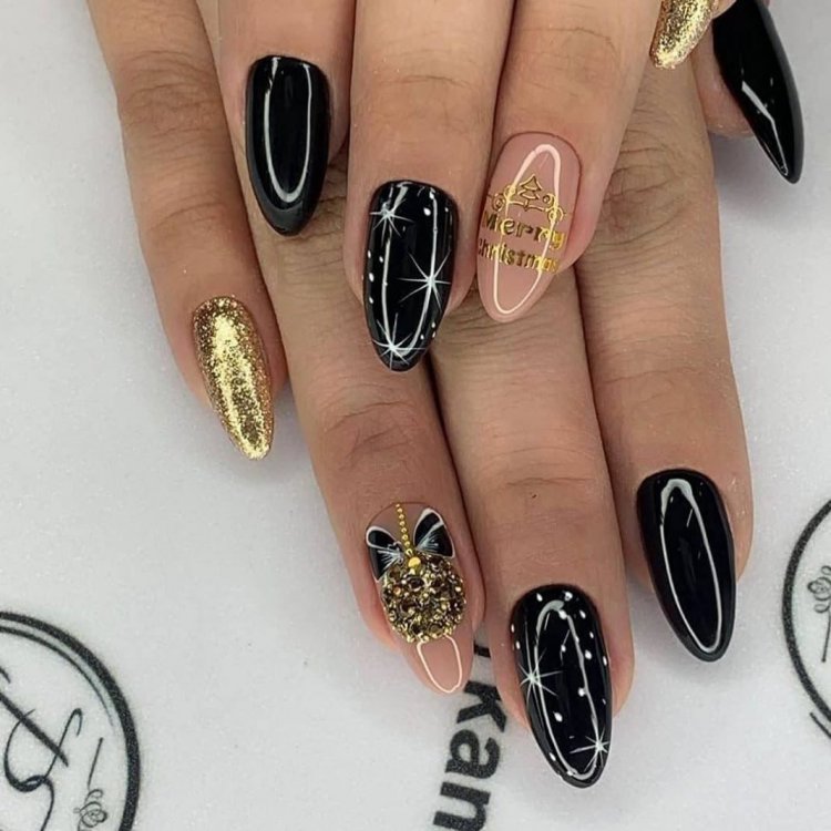 Ногти дизайн новинки 2020 черные с золотом
