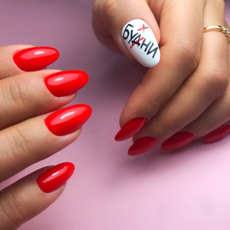 Маникюр стильной женщины