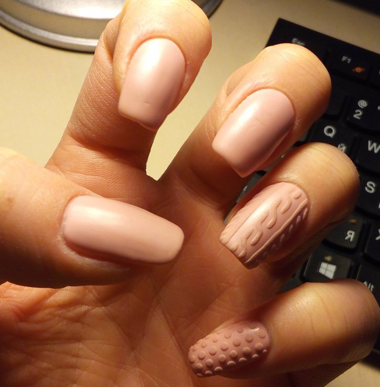 Маникюр в стиле нюд