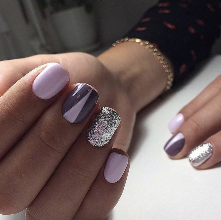 Маникюр розовый с серебром