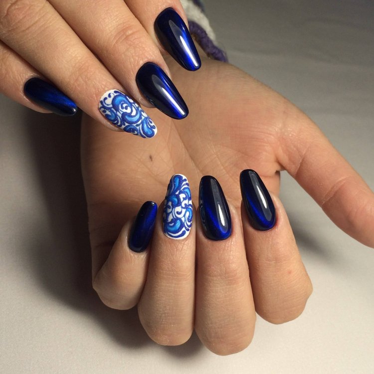 Синий маникюр