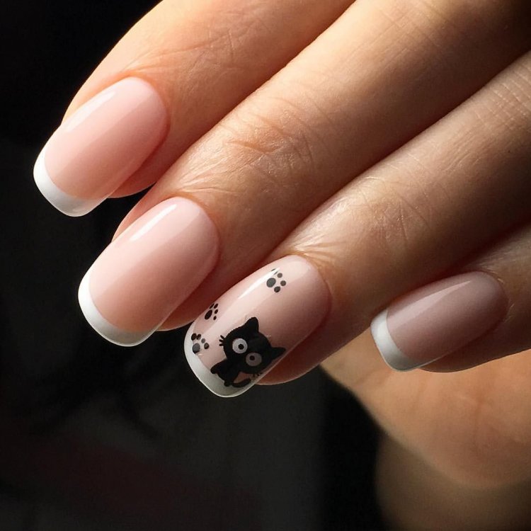 Чорно білий манікюр з кішкою