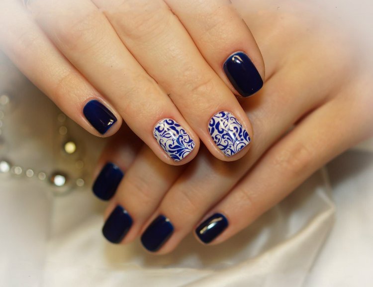 Черно синий маникюр на короткие ногти