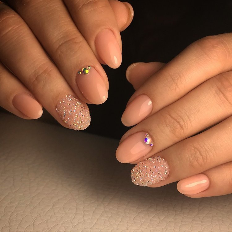 Маникюр Жемчужная кошка