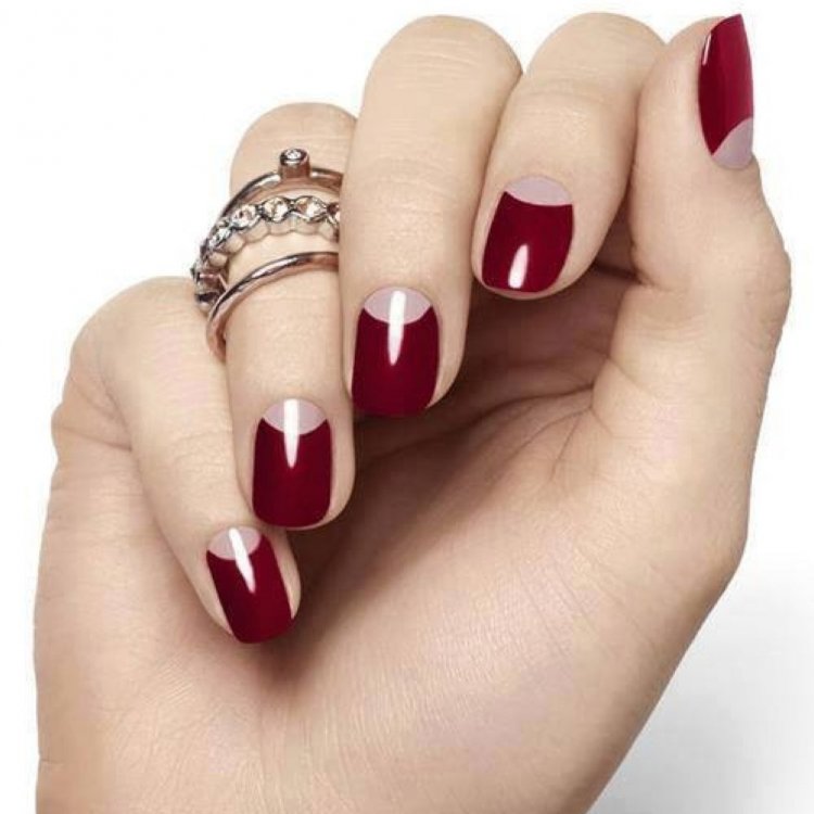 Ногти гранатового цвета