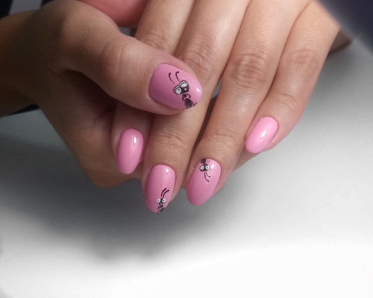 Дизайн ногтей розовая пантера