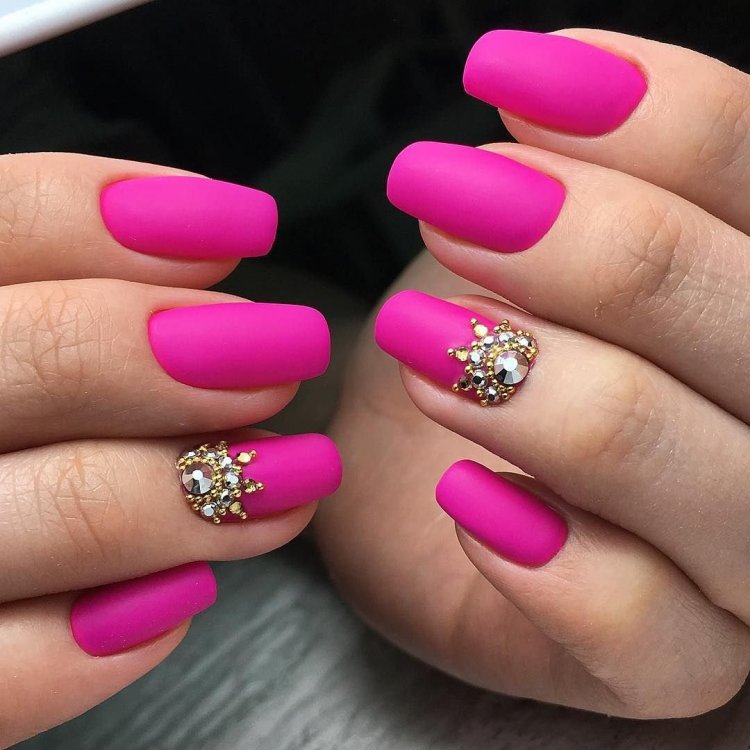 Маникюр фуксия