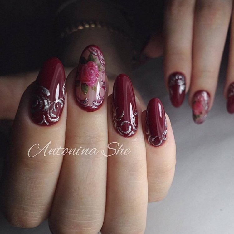 Красивий червоний манікюр