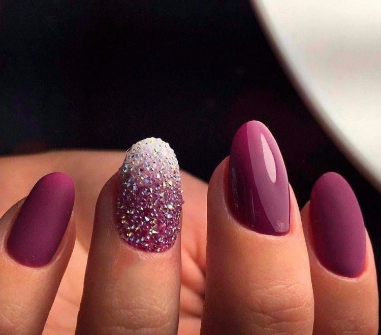 Маникюр хрустальная крошка Pixie