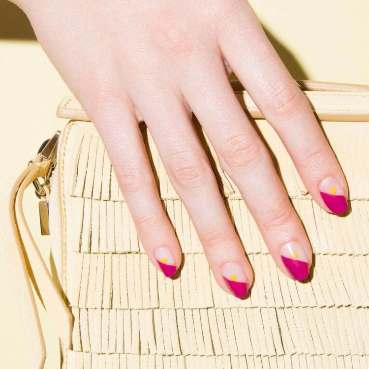 Манікюр подовжує короткі нігті