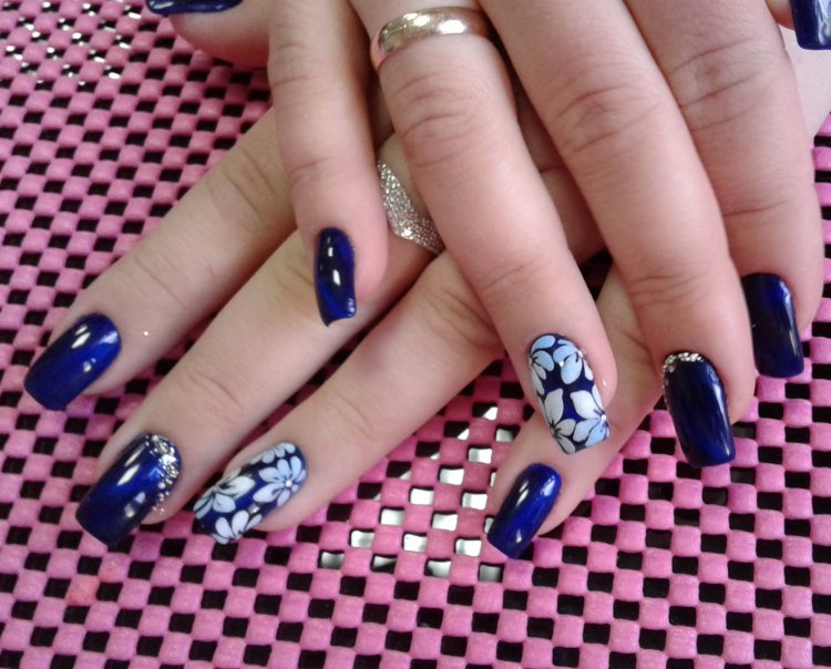 Рисунки на ногтях