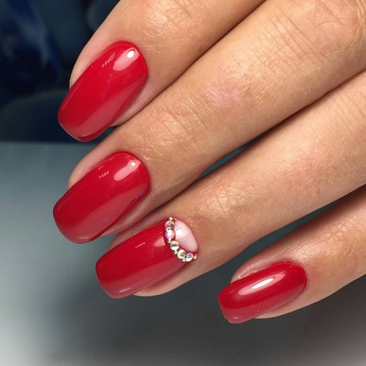 Красные ногти