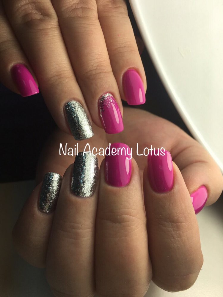 Маникюр розовый фуксия с серебром