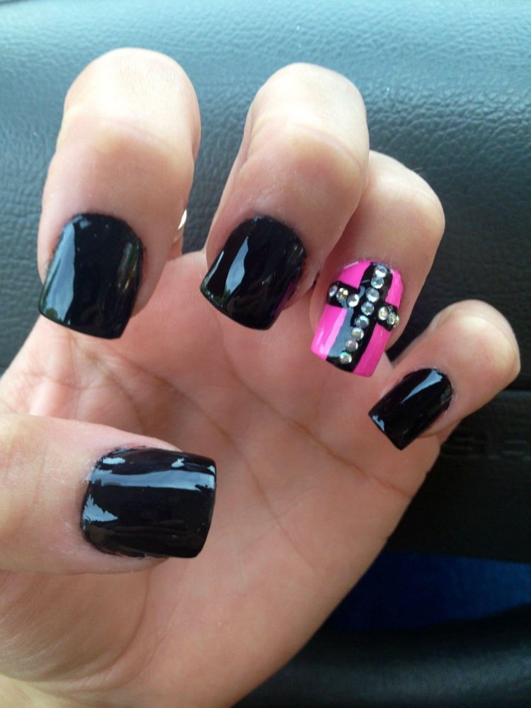 Чёрный маникюр с Кростом