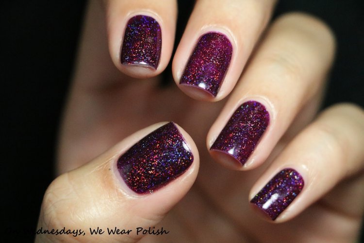 Маникюр с сердечком на безымянном пальце