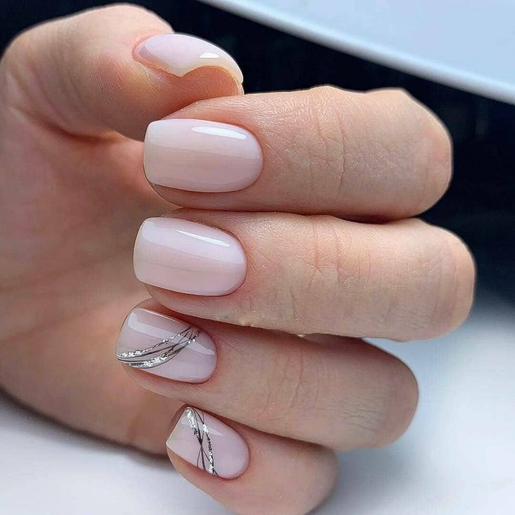 Маникюр всаетлых тонах