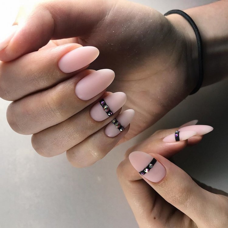 Маникюр с изюминкой - 42 фото