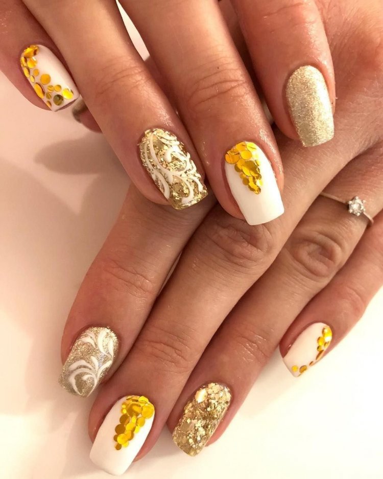 Ногти с золотом